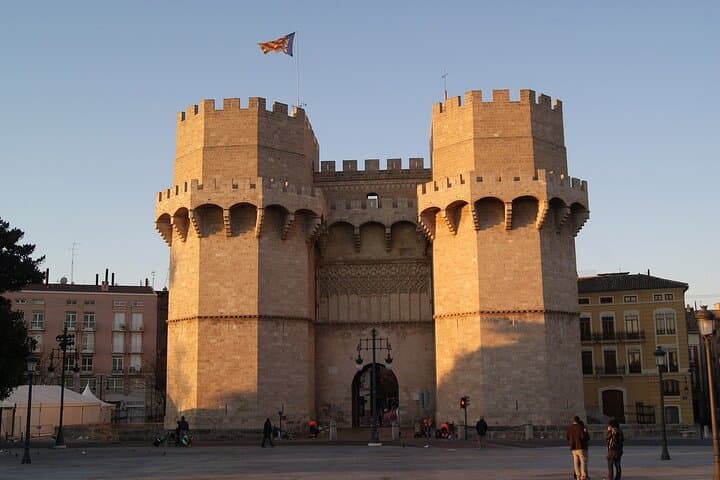 Private Transfer From Barcelona To Valencia With a 2 Hour Stop