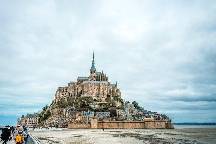 Mont Saint Michel Privat VIP-tur med Louvre Photoshoot