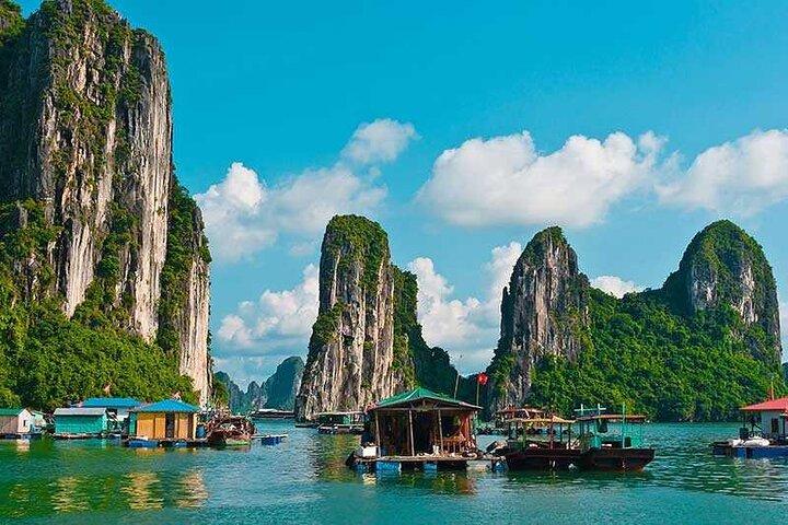 TOUR PRIVADO HALONG BAY UM DIA com caverna, caiaque, barco de bambu