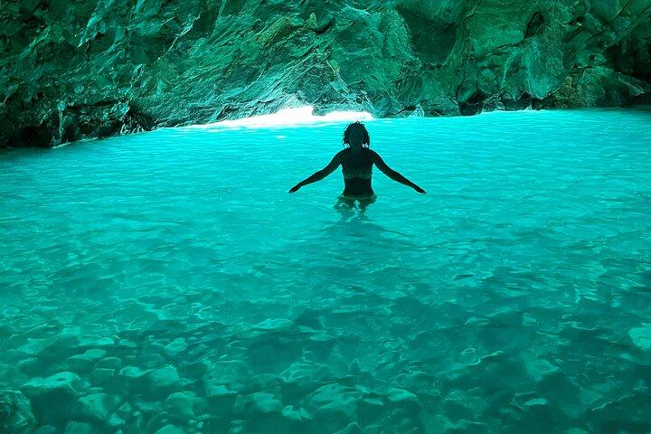 Grotte Bleue & Baie de Grama Excursion en Bateau d'une Journée