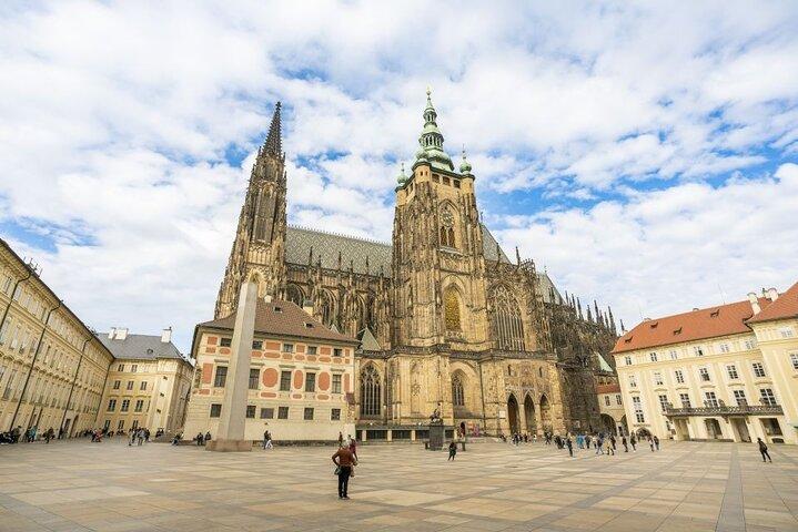 Evite filas: excursão pelos interiores do Castelo de Praga com guia local