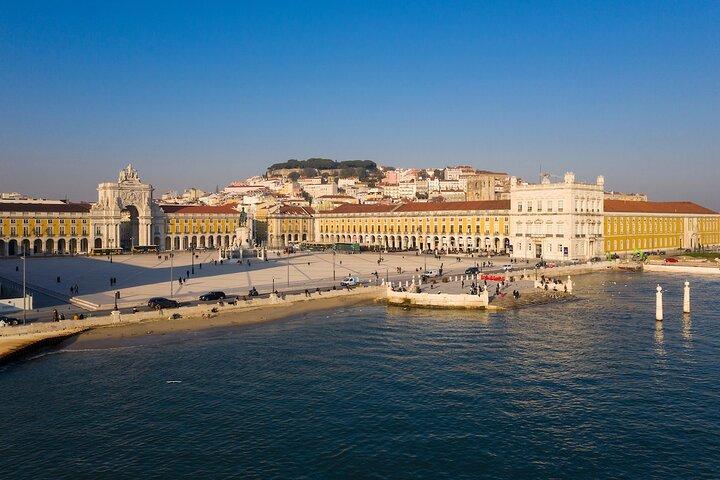 Lisbon Private Driver and Customizable Tour