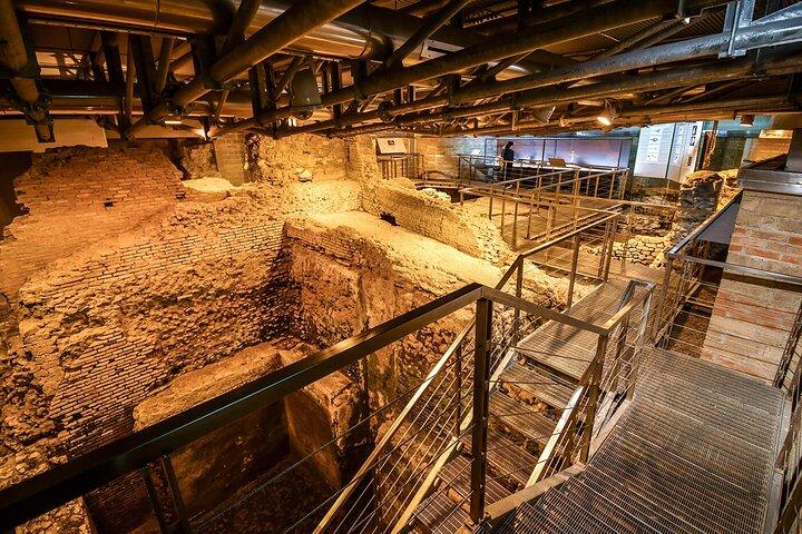 Excursão Imersiva Subterrânea e Piazzas em Roma