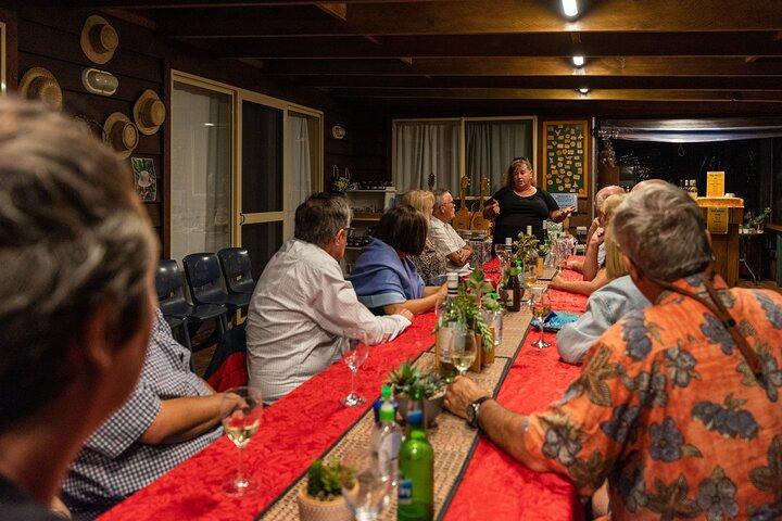 Cena progressiva alle case dell'isola