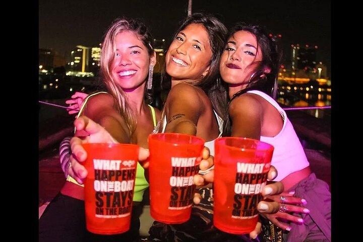Fiesta en barco de 4 horas en Río de Janeiro