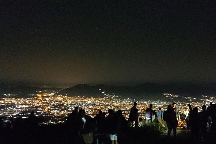 Itinéraire VESUVIUS BY NIGHT sans cratère avec des guides volcanologiques