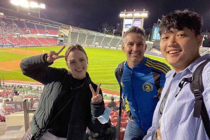 Seoul: Baseballspielticket mit Abendessen/Bier mit dem Gastgeber