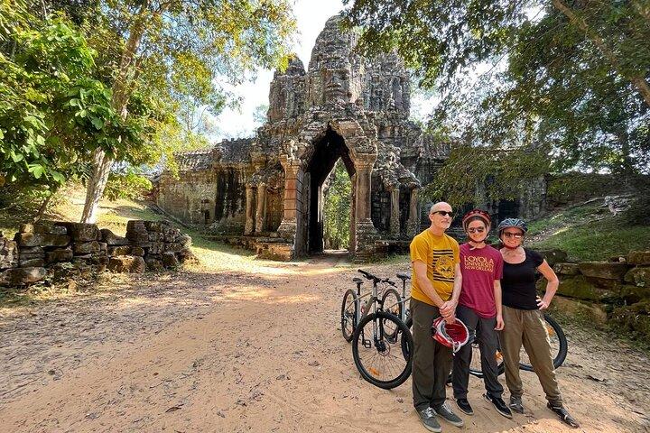 1 Day Private Tour Angkor Wat Cycling