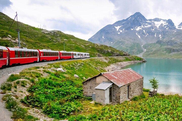 Train rouge Bernina avec transfert privé depuis Varenna Bellagio