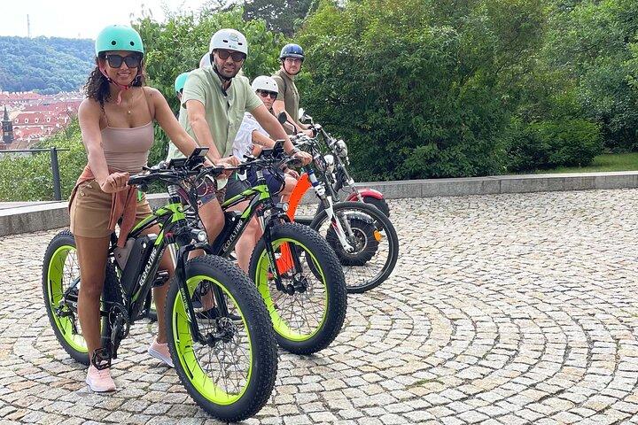 Elektrisk fett cykeluthyrning och rundturer i Prag