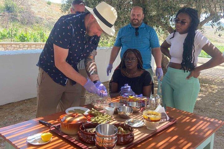 Mat- och vintur: 11-rätters lunch, matlagningskurs, vinprovning