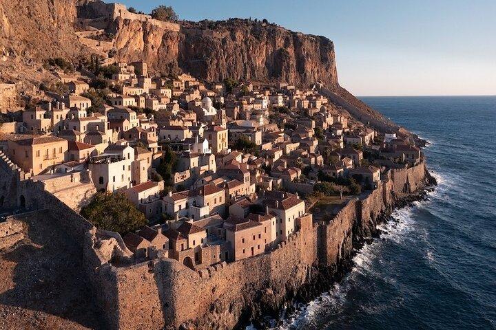 Péloponnèse mythique de 3 jours: visite privée des grottes médiévales de Monemvasia, Mani et Diros
