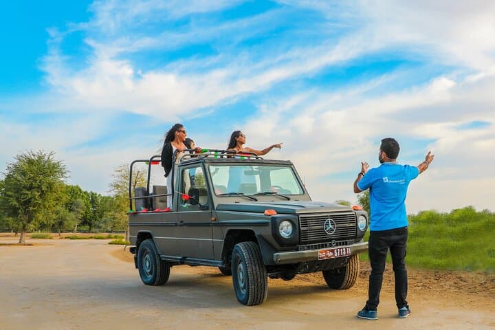 Dubai: Morning Safari by Vintage G Class & Al Marmoom Experience