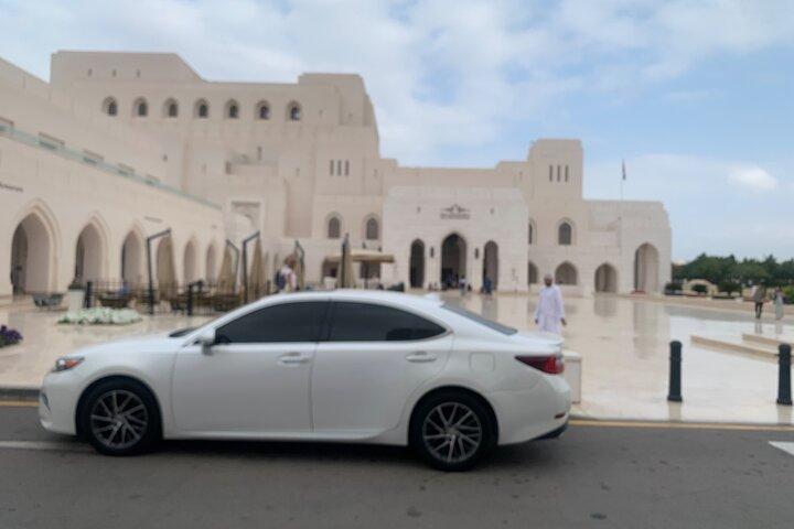Muscat: Luksusbil med privat chauffør