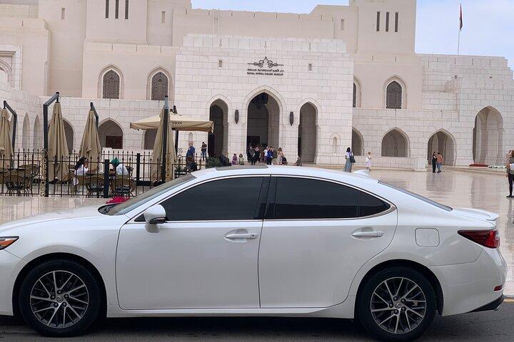 Muscat: Luksusbil med privat chauffør