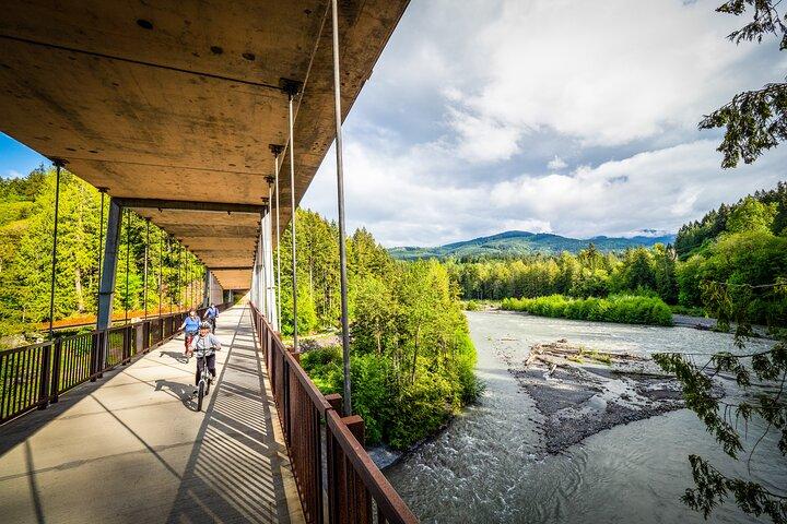 Giro in bici elettrica sull'Olympic Discovery Trail