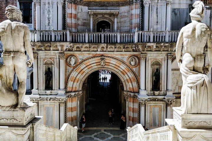 Tour público: Palácio Ducal com Basílica de São Marcos e Gôndolas