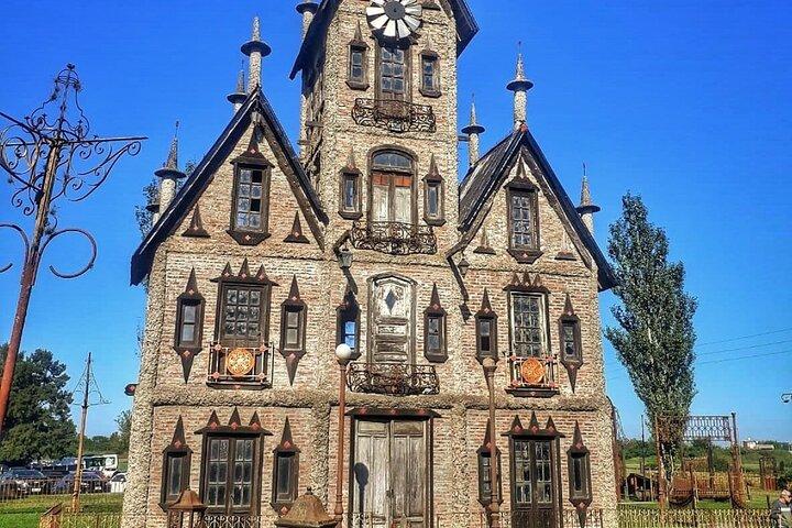 カンパノポリスへのツアー、魔法と神秘に満ちた村を訪れよう