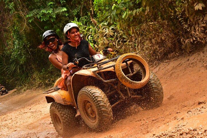 Tour en quad en Cancún (cenote de natación, salto de Tarzán y 5 tirolesas incluidas)