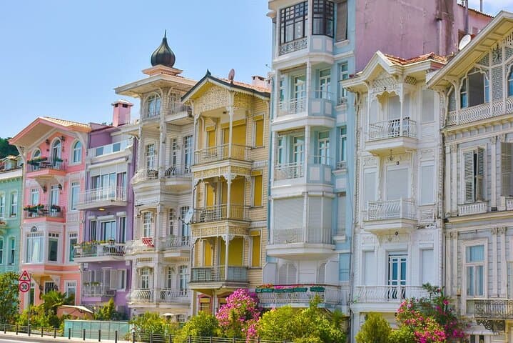 Off Beaten Path of Istanbul: Beşiktaş-Ortaköy-Arnavutköy Private Guided Tour