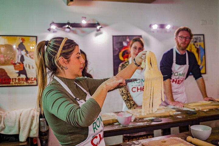 Classe de culinária de pasta e tiramisu perto do Coliseu