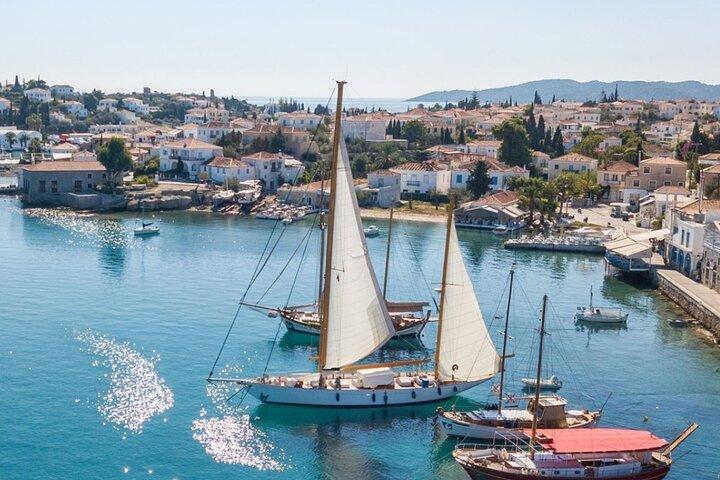 "Spetses in a Day from Athens: Un'esperienza da isola cosmopolita"