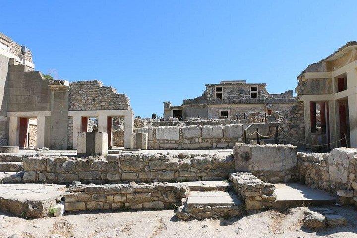 ミノア・クレタ島：クノッソス宮殿、ワイナリー訪問、ペザでのランチ