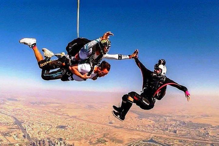 Sky Dive Dubai Palm oder Desert Zone mit Transferoptionen