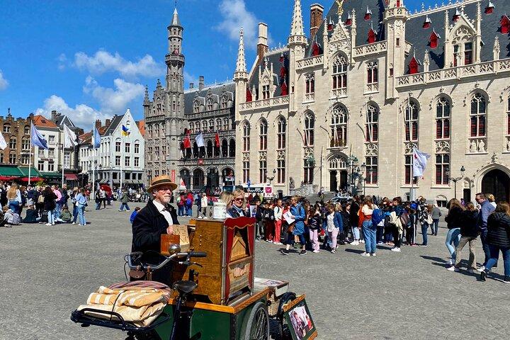 Excursión de un día desde París a Brujas: lo más destacado, barco, cerveza y chocolate