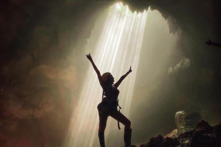 Cueva de Jomblang y playa de Timang en góndola: lo mejor de Yogyakarta Adventures