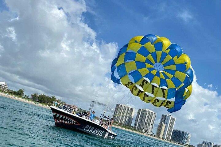Parasailing-Abenteuer in West Palm Beach