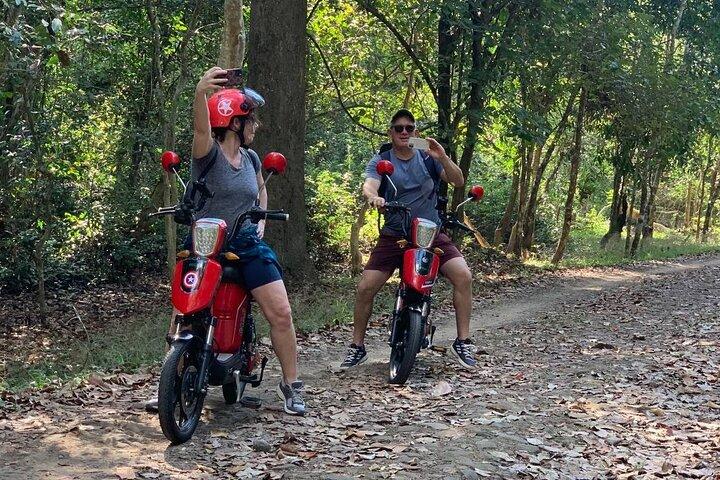 1 Day Private Tour Angkor Wat Cycling