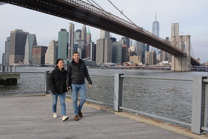 Private Brooklyn Bridge & DUMBO Photoshoot with Pro Photographer