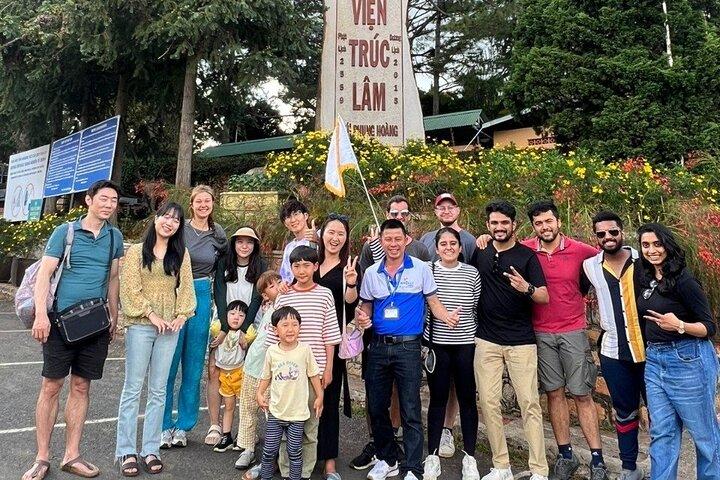 ランビアン・クレイジーハウスとダタンラ滝を巡る一日探検ツアー