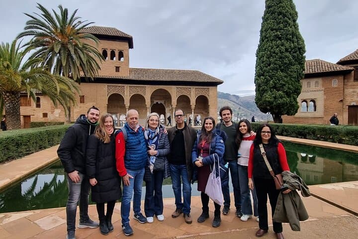 Alhambra Skip-the-line Private Tour including Nasrid Palaces