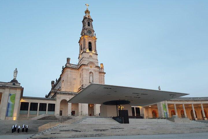 Tour privato da Lisbona a Fatima Nazare e Obidos