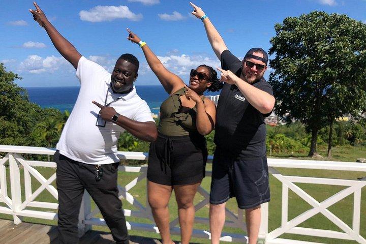 ファルマスとモンテゴ湾からのバンブーラフティングと乗馬