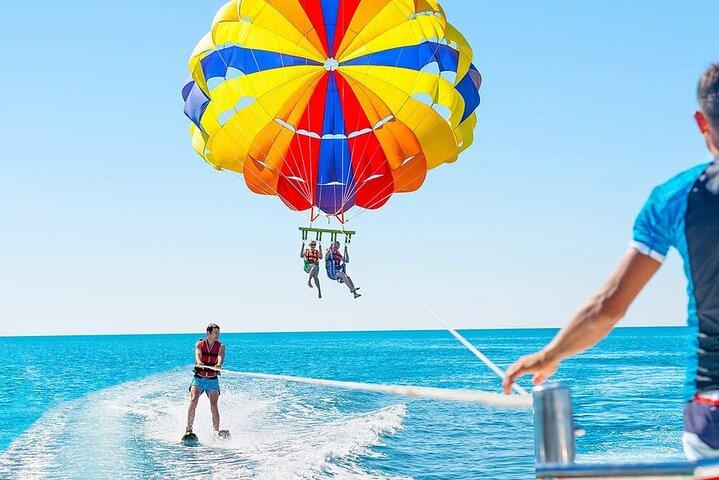 Parasailing Oplev Dubai på Luxury Yachts