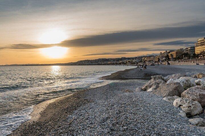 Privétransfer van Milaan naar Nice met een stop van 2 uur in Genua