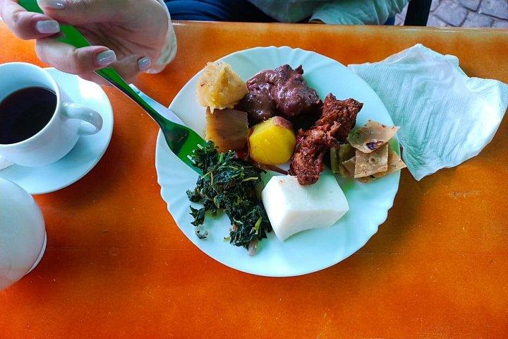 Luxury Gorilla Tracking Safari by Road - 4 Days
