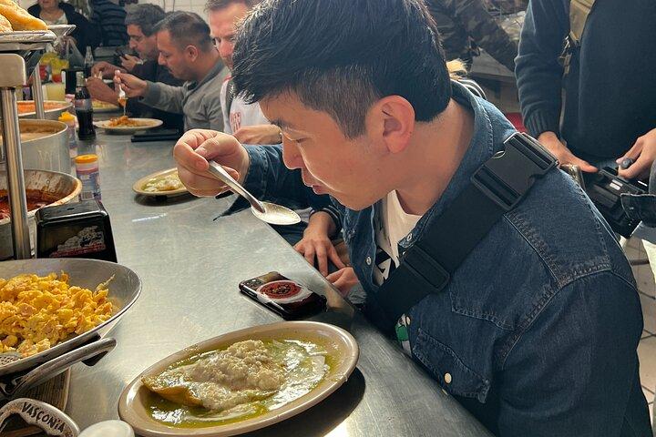 伝統的なメキシコ料理ツアー:マーケット&ローカルバリオ体験。