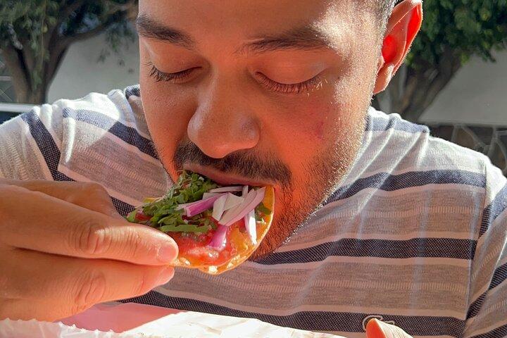 伝統的なメキシコ料理ツアー:マーケット&ローカルバリオ体験。