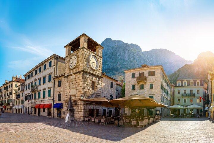 Esplorando il tour a piedi della fortezza di Cattaro