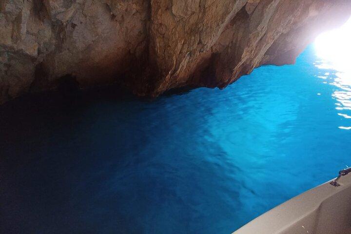 陸と海によるナヴァイオ難破船へのザキントスプライベートツアー