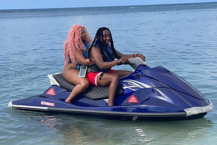Jet Ski en Margaritaville dag vibes.