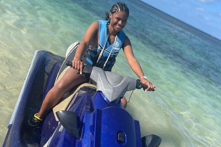 Jet Ski e Margaritaville vibrazioni diurne.