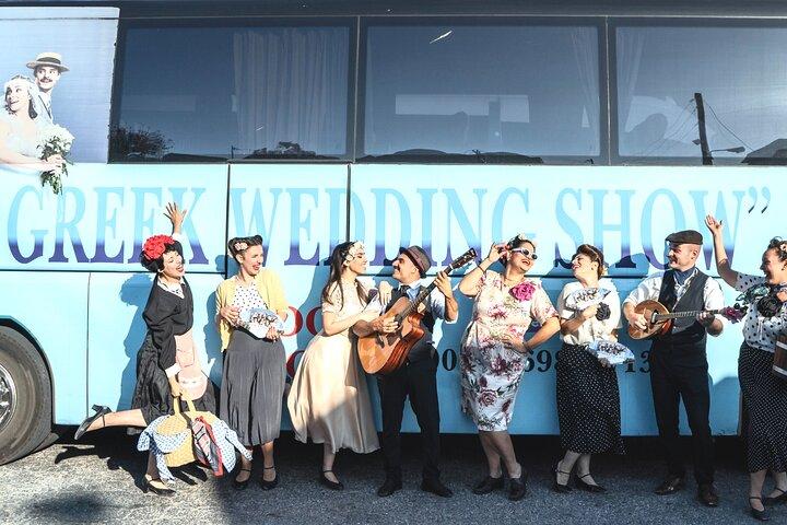 Santorini: O show de casamento grego - Dança, beber vinho e smash plates