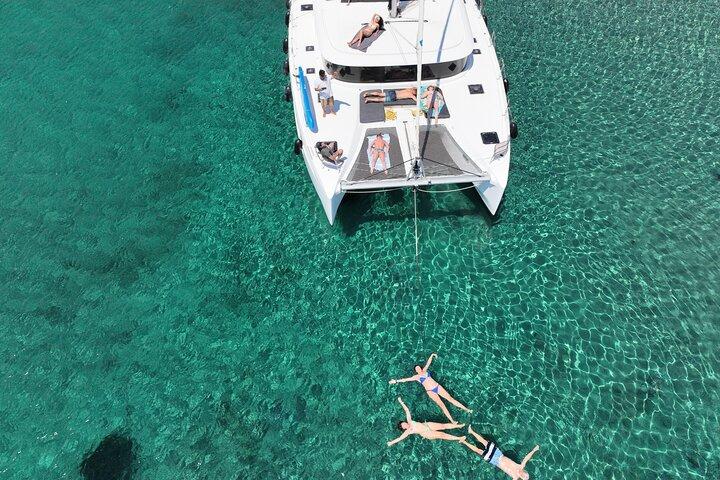 Atene Crociera privata in catamarano di un giorno intero con pasto e bevande