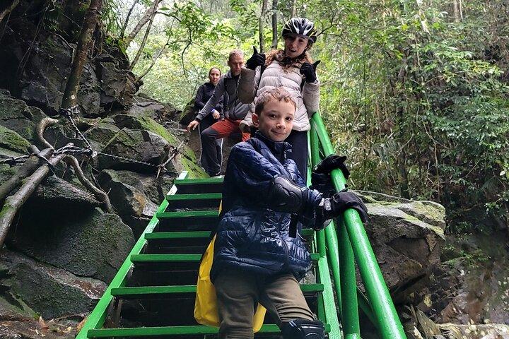 ホイアンのダナンからのバックマー国立公園トレッキングデイリーツアー