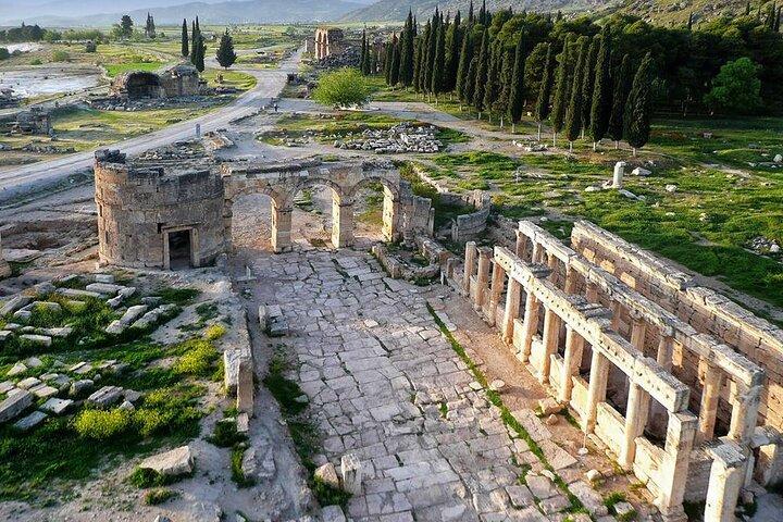 Fuld Dag Pamukkale Guidet Tur Fra Kusadasi Med Termiske Pools